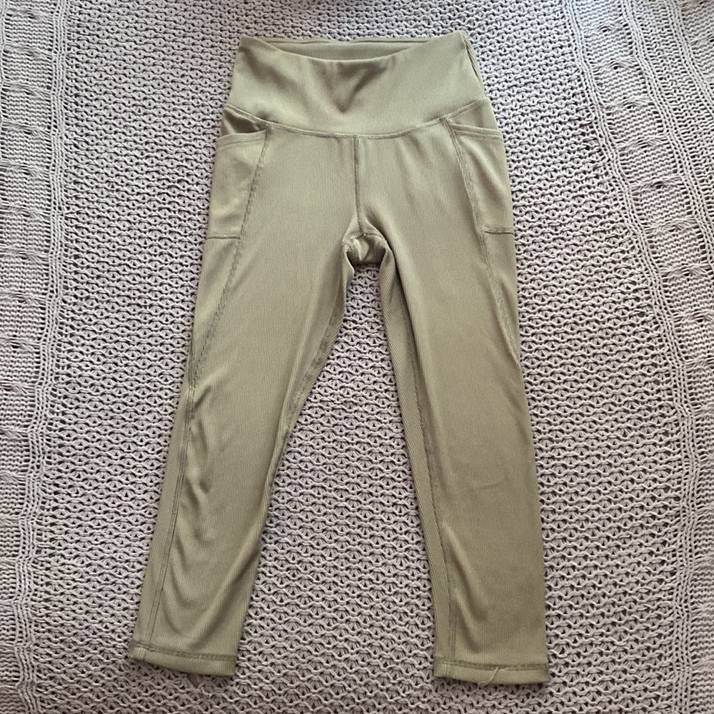 Gottex • Cropped Green Ribbed Leggings 🤍